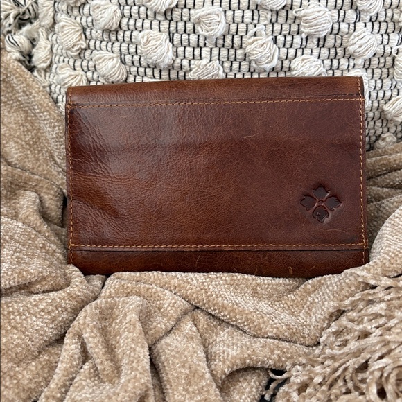 Patricia Nash leather turn lock large wallet - Picture 2 of 7